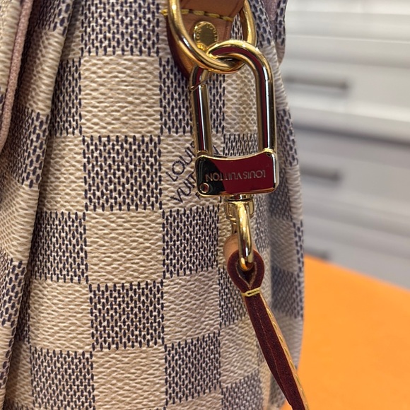 Louis Vuitton Checkered Handbag - Picture 6 of 9